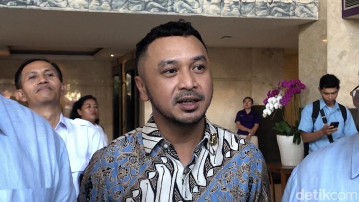 Giring Ganesha memberi keterangan setelah menghadiri konsolidasi Gerindra Bali di Denpasar, Jumat (20/9/2024).