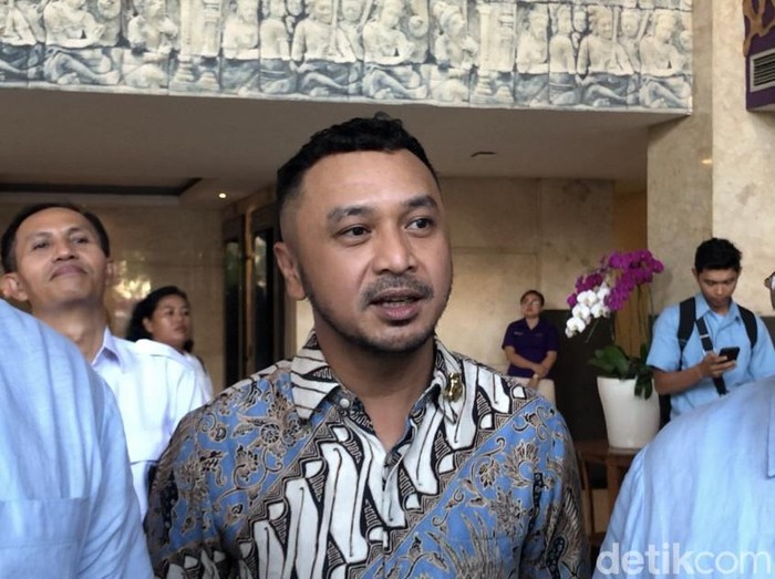 Giring Ganesha memberi keterangan setelah menghadiri konsolidasi Gerindra Bali di Denpasar, Jumat (20/9/2024). Giring Ganesha memberi keterangan setelah menghadiri konsolidasi Gerindra Bali di Denpasar, Jumat (20/9/2024).