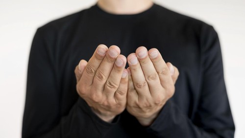 Ilustrasi orang berdoa