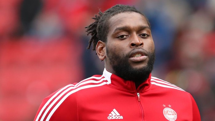 ABERDEEN, SCOTLAND - OCTOBER 03: Jay Emmanuel Thomas of Aberdeen is seen prior the Ladbrokes Scottish Premiership match between Aberdeen  and  Celtic at Pittodrie Stadium on October 03, 2021 in Aberdeen, Scotland. (Photo by Ian MacNicol/Getty Images)