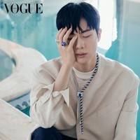 Sebelumnya pada Senin (8/7/2024), Jin BTS resmi diumumkan sebagai global ambassador pertama merek perhiasan FRED setelah 88 tahun didirikan di Paris. Foto: dok. Vogue Korea