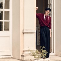 Penampilan Jin BTS dilengkapi dengan koleksi cincin dan gelang mewah berpotongan berlian keluaran FRED. Foto: dok. Vogue Korea