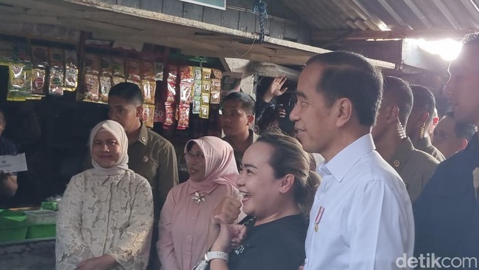 Jokowi ke Pasar Dukuh Kupang Surabaya