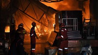 Api membakar gudang furnitur pada Kamis (19/9/2024) pukul 21.30 WIB.