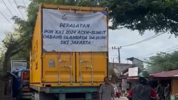 Kecelakaan truk pengangkut peralatan PON di Aceh Timur. (Istimewa)