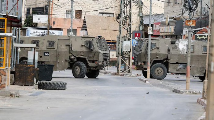 Israeli military vehicles take part in a raid, in Qabatya, near Jenin, in the Israeli-occupied West Bank, September 19, 2024. REUTERS/Raneen Sawafta Purchase Licensing Rights