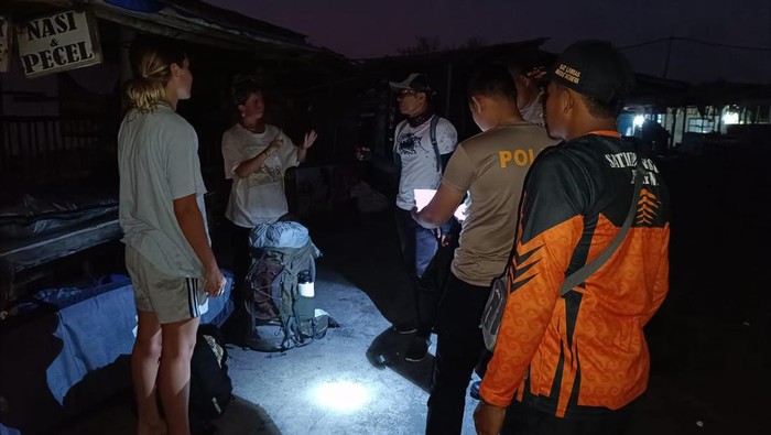Kondisi dua WNA saat di Pantai Glagah, Temon, Kulon Progo, Jumat (20/9/2024).
