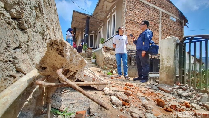 lokasi korban tertimpa tembok.