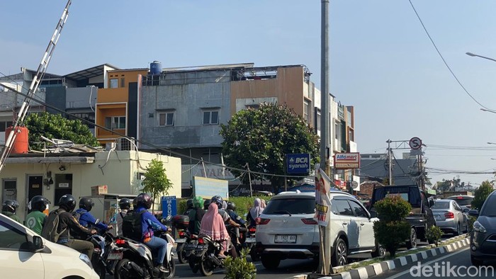 Macet di Jalan Kartini Depok. (Devi/detikcom)