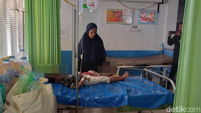 Sebanyak 7 warga di Kabupaten Maros, Sulawesi Selatan (Sulsel), diduga mengalami keracunan makanan usai menghadiri acara maulid.