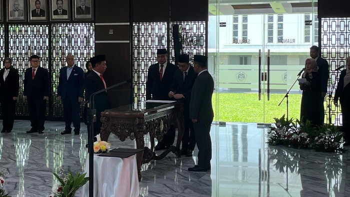 Menteri ESM Bahlil Lahadalia melantik Dirjen Minerba