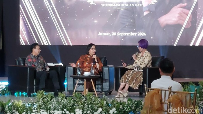 Menteri Keuangan Sri Mulyani meluncurkan buku