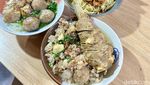 Maknyus! Bakso Rusuk dan Mie Ayam Murah Meriah Favorit Anak UI