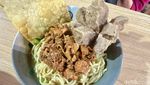 Maknyus! Bakso Rusuk dan Mie Ayam Murah Meriah Favorit Anak UI