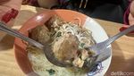 Maknyus! Bakso Rusuk dan Mie Ayam Murah Meriah Favorit Anak UI