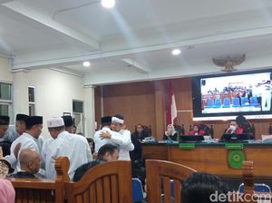 Dekapan Dedi Mulyadi untuk 6 Terpidana Kasus Vina Cirebon