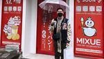 Potret Nino RAN Makan Kue hingga Kulineran di Jepang