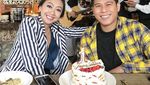 Potret Nino RAN Makan Kue hingga Kulineran di Jepang