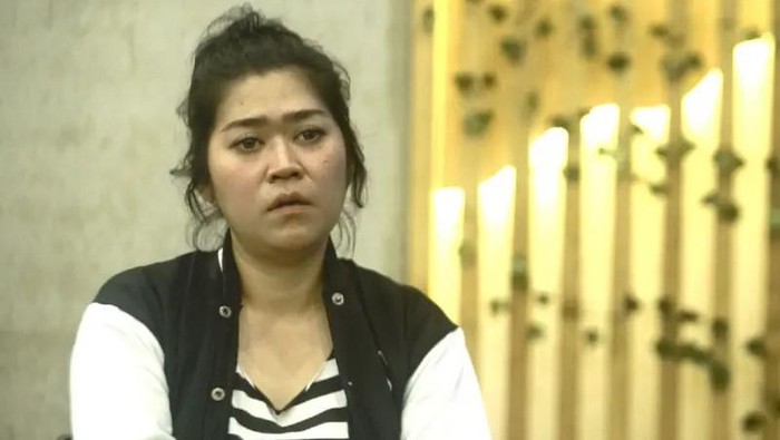 Noviana Indah Susanti, korban perdagangan orang yang berhasil lepas dari jeratan perusahaan penipuan daring di Myawaddy, Myanmar, dan pulang ke Indonesia. (DICKY NAWAZAKI)