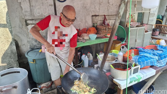 Pangsit Lek Gino diundang ke istana negara Penjual Pangsit yang Dulu Viral Sempat Diundang Presiden dan Selebriti