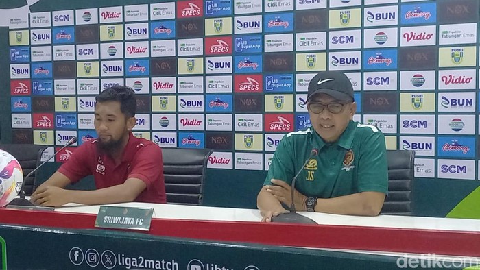 Pelatih Sriwijaya FC Jafri Satra usai laga melawan Persikota Tangerang.