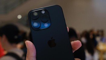 Seperti para fanboy lainnya, Bagus mengantre sejak pagi-pagi sekali. Antrean Apple TRX Malaysia sudah mengular sejak pukul 06.00 pagi waktu Malaysia, sedangkan toko baru dibuka pukul 10.00. Foto: Bagus Hernawan/Appleisme ID