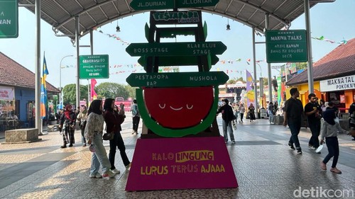Festival musik Pestapora 2024 resmi dimulai pada hari ini di JIEXPo Kemayoran, Jakarta, Jumat (20/9/2024). Penonton mulai berdatangan.