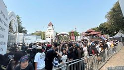 Penonton Mulai Padati Panggung Pestapora 2024 Penonton Mulai Padati Panggung Pestapora 2024