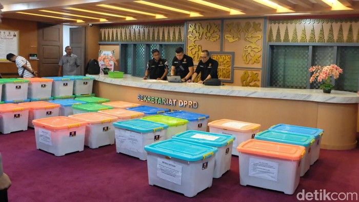 Polisi mengamankan barang hukti narkotika (Raja/detikcom)