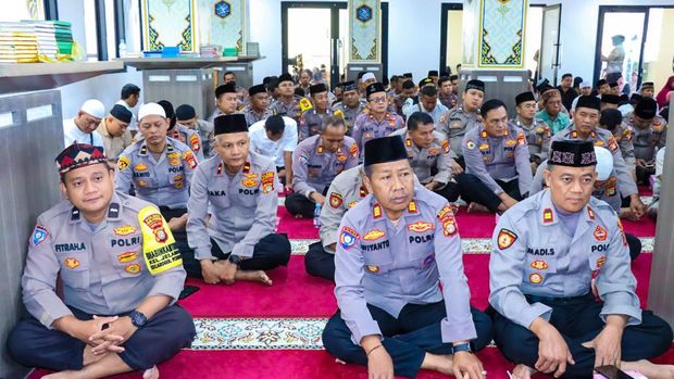 Polres Metro Jakarta Barat menggelar peringatan Maulid Nabi Muhammad SAW.