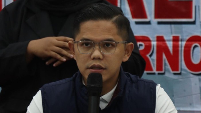 Polresta Bandara Soekarno-Hatta menangkap pria asal Mesir yang mencuri ponsel di Terminal 3. Kasat Reskrim Polresta Bandara Soetta Kompol Reza Fahlevi mengatakan pelaku ditangkap di dalam taksi online.