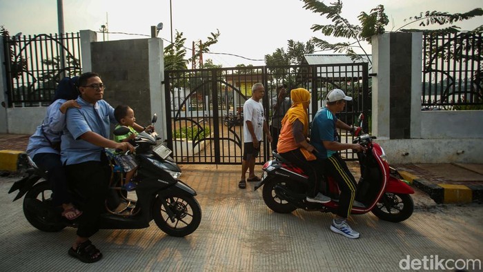 Alun-alun Barat dan Hutan Kota Depok telah diresmikan di Setu Tujuh Muara, Sawangan, Depok, Jawa Barat. Sayangnya alun-alun masih ditutup.