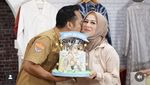 Potret Denny Cagur Kulineran Seru Bareng Istri dan Sahabat