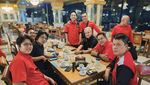 Potret Denny Cagur Kulineran Seru Bareng Istri dan Sahabat
