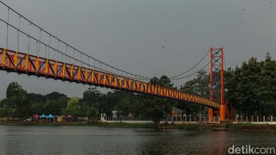 Ini Jembatan Gantung di Alun-alun Barat Depok, Hubungkan Sawangan-Bojongsari