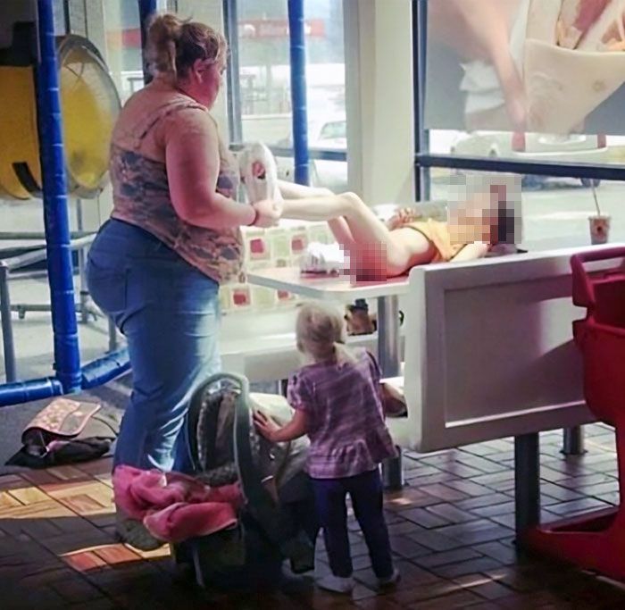 Potret restoran kacau Kacau Total! Ini 10 Penampakan Restoran yang Berantakan