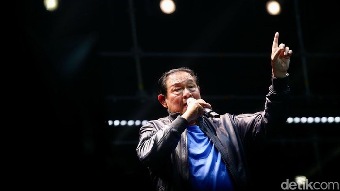 Presiden ke-6 Indonesia Susilo Bambang Yudhoyono meramaikan hari pertama Festival Pestapora yang berlangsung di JIExpo Kemayoran, Jakarta, Jumat (20/9/2024). Penampilan perdana SBY di Pestapora ini menjadi magnet tersendiri bagi para pengunjung.