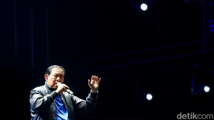Presiden ke-6 Indonesia Susilo Bambang Yudhoyono meramaikan hari pertama Festival Pestapora yang berlangsung di JIExpo Kemayoran, Jakarta, Jumat (20/9/2024). Penampilan perdana SBY di Pestapora ini menjadi magnet tersendiri bagi para pengunjung.