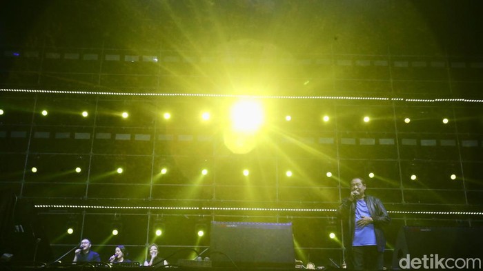 Presiden ke-6 Indonesia Susilo Bambang Yudhoyono meramaikan hari pertama Festival Pestapora yang berlangsung di JIExpo Kemayoran, Jakarta, Jumat (20/9/2024). Penampilan perdana SBY di Pestapora ini menjadi magnet tersendiri bagi para pengunjung.