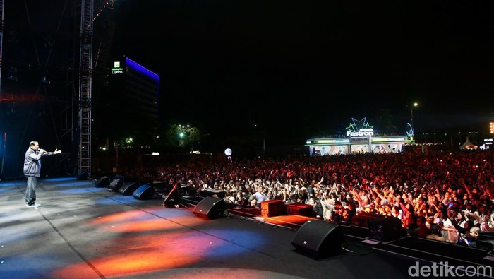 Presiden ke-6 Indonesia Susilo Bambang Yudhoyono meramaikan hari pertama Festival Pestapora yang berlangsung di JIExpo Kemayoran, Jakarta, Jumat (20/9/2024). Penampilan perdana SBY di Pestapora ini menjadi magnet tersendiri bagi para pengunjung.