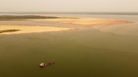 Padahal selama ini Sungai Parana menjadi tumpuan ekonomi masyarakat sekitar sekaligus sebagai jalur tranportasi barang dan jasa yang menghubungkan bagian selatan Brasil, Argentina dan Paraguay menuju ke Samudera Atlantik.   
