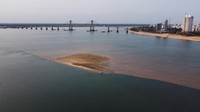 Sungai Parana adalah sungai utama di Amerika Selatan yang mengalir dari Brasil melintasi Paraguay hingga bermuara di Rio de la Plata yang terletak pada pesisir Uruguay dan Argentina.   