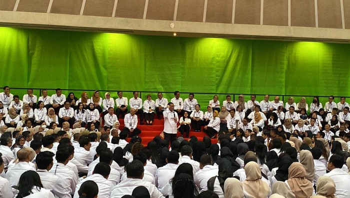 Pramono Anung saat pamitan dengan pegawai Seskab, Jumat (20/9/2024).