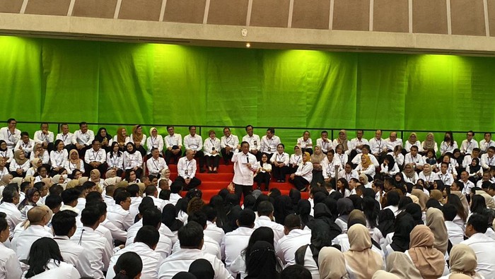 Pramono pamitan dengan pegawai Seskab, Jumat (20/9/2024).