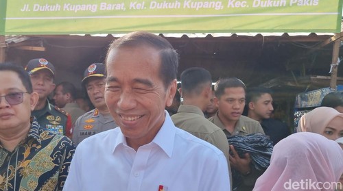 presiden jokowi di pasar dukuh kupang surabaya