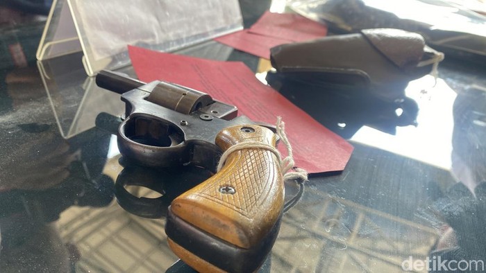 Revolver yang diniatkan untuk pamer tapi malah menjadi pemicu tragedi