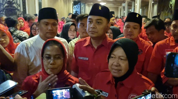 Risma di Surabaya