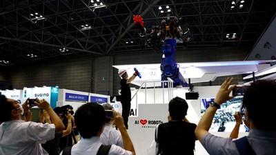 Robot Raksasa Jepang Unjuk Gigi Perbaiki Kabel Kereta, Tekan Kecelakaan Kerja