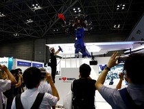 Robot Raksasa Jepang Unjuk Gigi Perbaiki Kabel Kereta, Tekan Kecelakaan Kerja