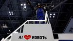 Robot Raksasa Jepang Unjuk Gigi Perbaiki Kabel Kereta, Tekan Kecelakaan Kerja